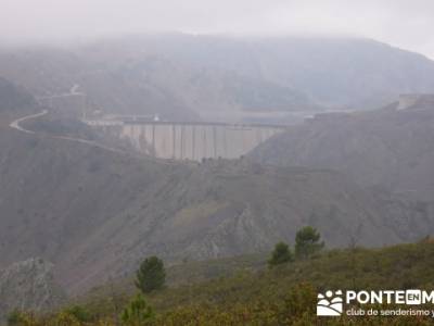 Travesía de senderismo desde El Atazar a Patones - Embalse El Atazar; viajes organizados en grupo